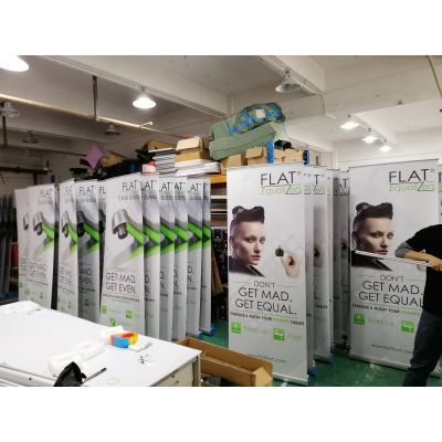 專業定制，品質呈現 深圳戶外噴繪寫真廣告與PVC易拉寶展架海報制作指南